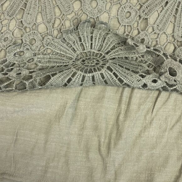 Boutique Lace Floral Overlay 3/4 Sleeve Tunic Top Size S NWT - Picture 6 of 8